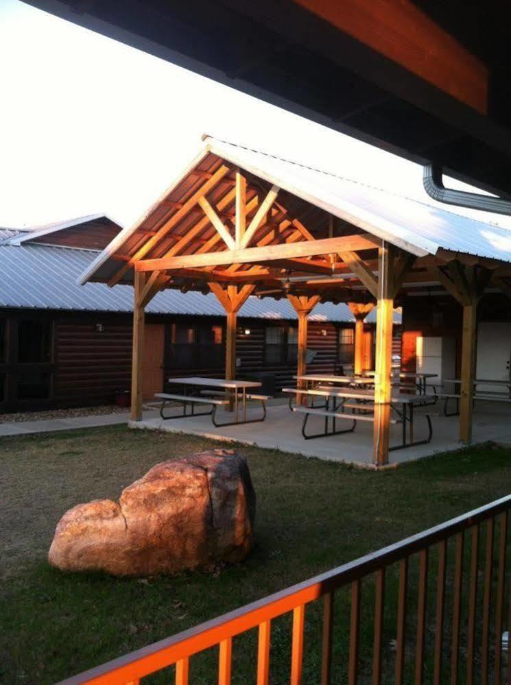 Hochatown Country Lodge Bagian luar foto